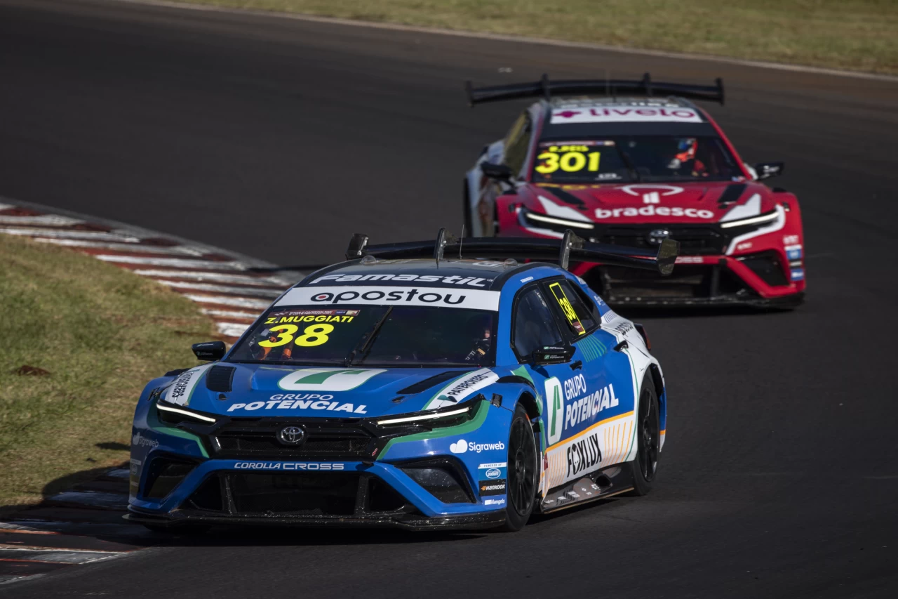 STOCK CAR: Animado, Muggiati retorna ao palco do primeiro pódio