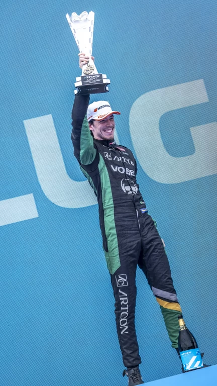 STOCK LIGHT ArtCon Racing celebra vitória com Mathias de Valle