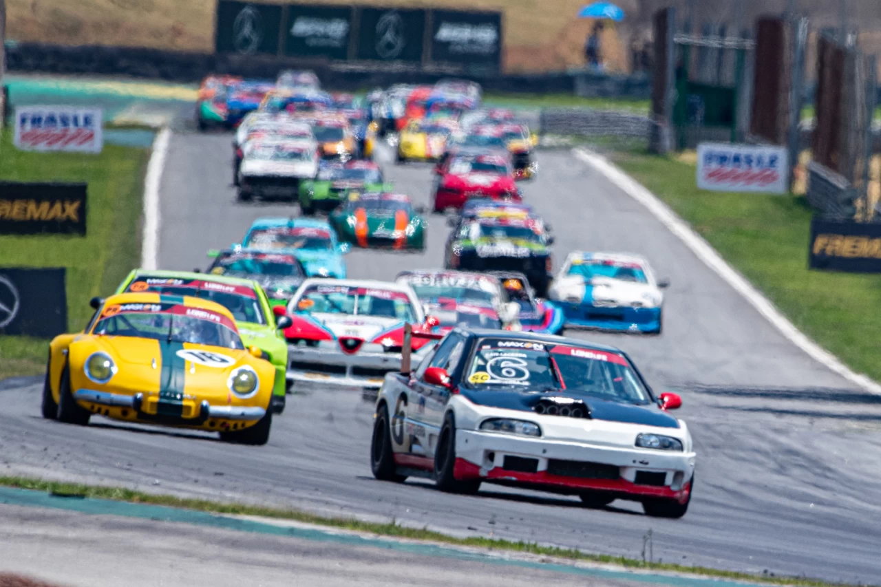 Volta do público ao autódromo de Cascavel marca etapa final da Gold Classic