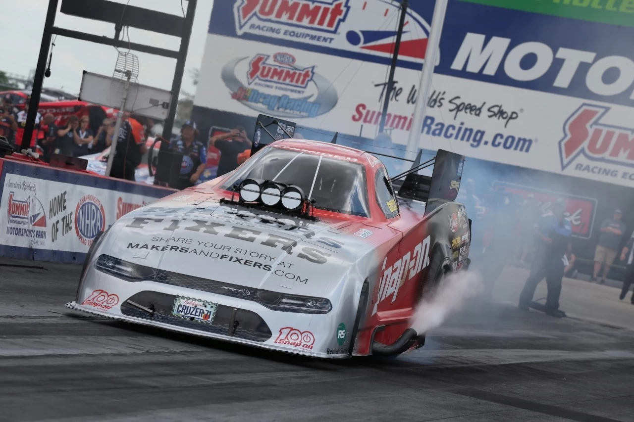 NHRA: Na categoria Funny car, Cruz Pedregon vence em disputa apertada
