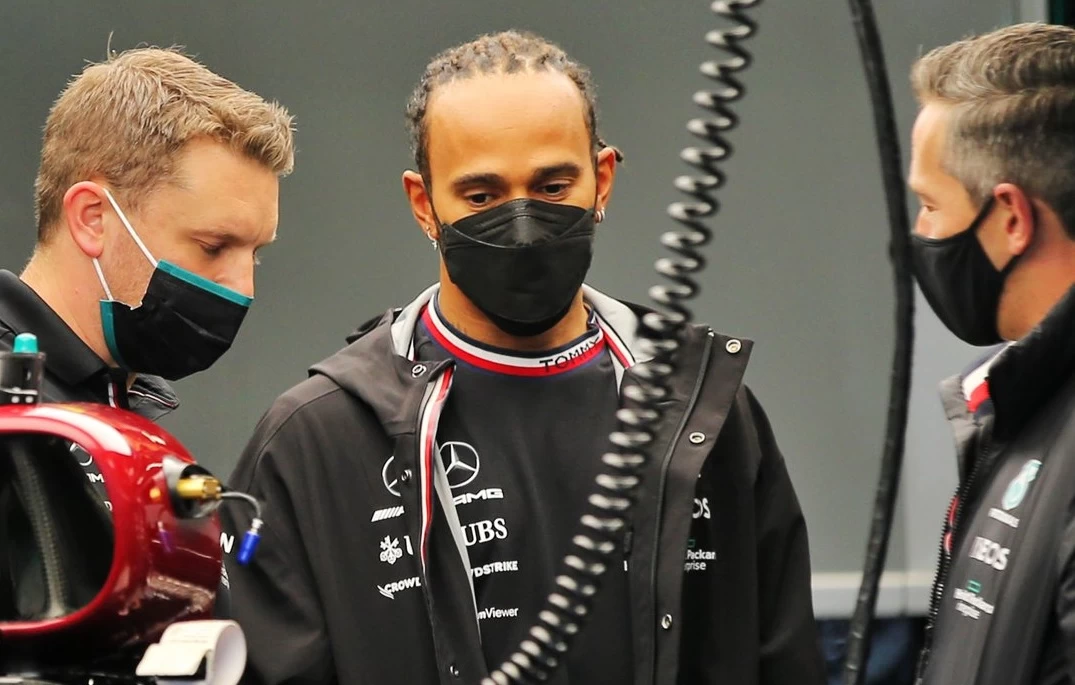 F1 - HAMILTON É PUNIDO E LARGA EM ULTIMO NA SPRINT. MAX É MULTADO!