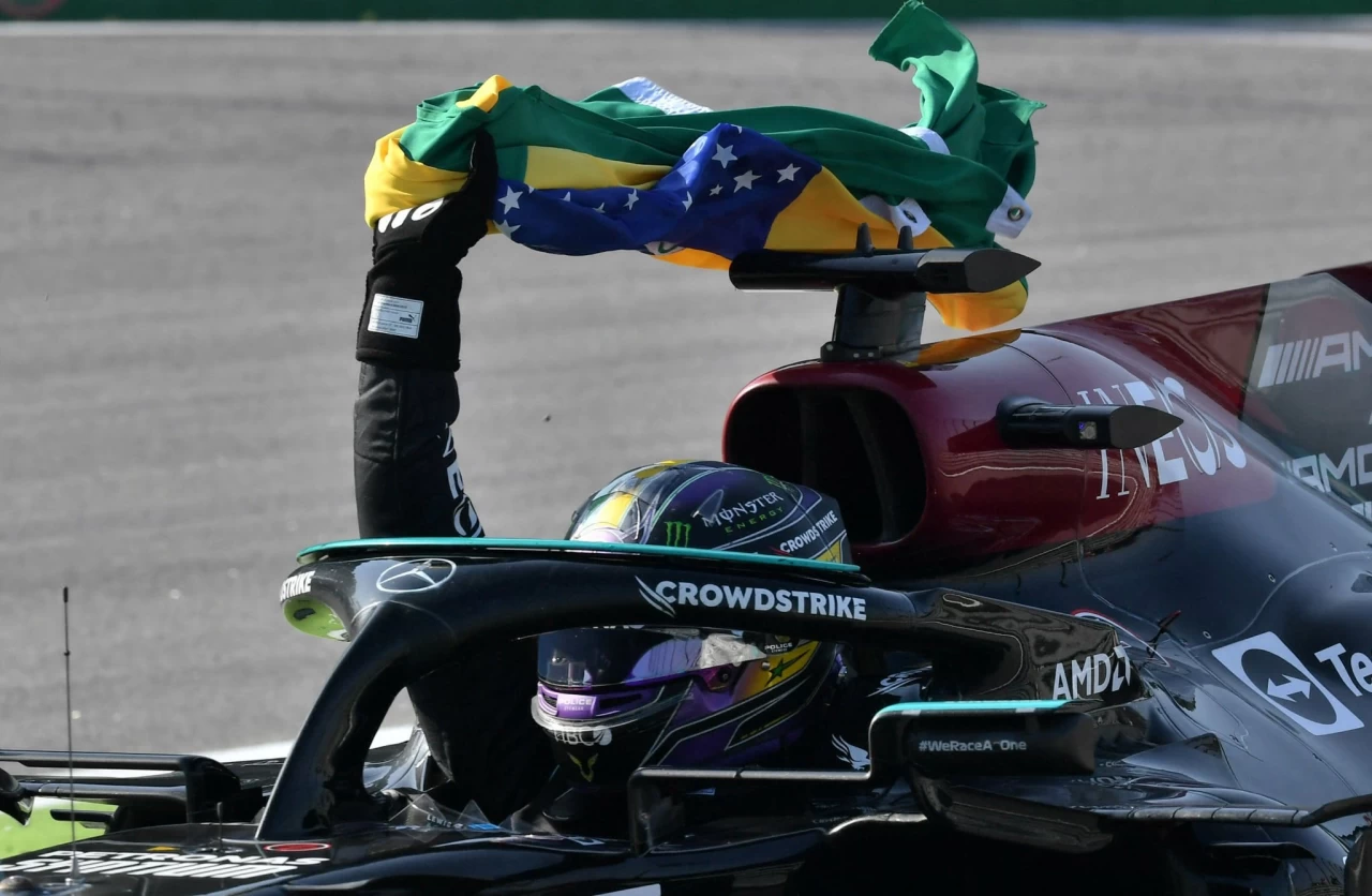 F1 – HAMILTON VENCE CORRIDA EMPOLGANTE EM INTERLAGOS