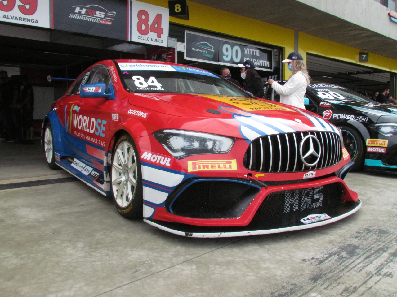 Este Mercedes CLA AMG de corrida esta à venda mais barato que um