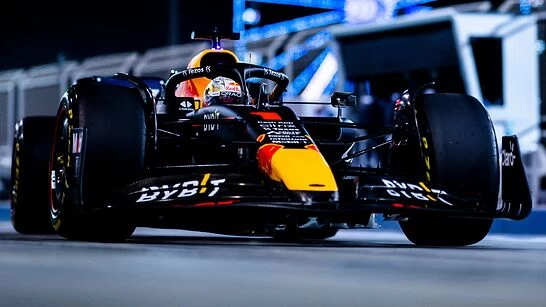 FÓRMULA 1 - VERSTAPPEN LIDERA TL2, FERRARI VEM PRÓXIMA E MERCEDES COM PROBLEMAS