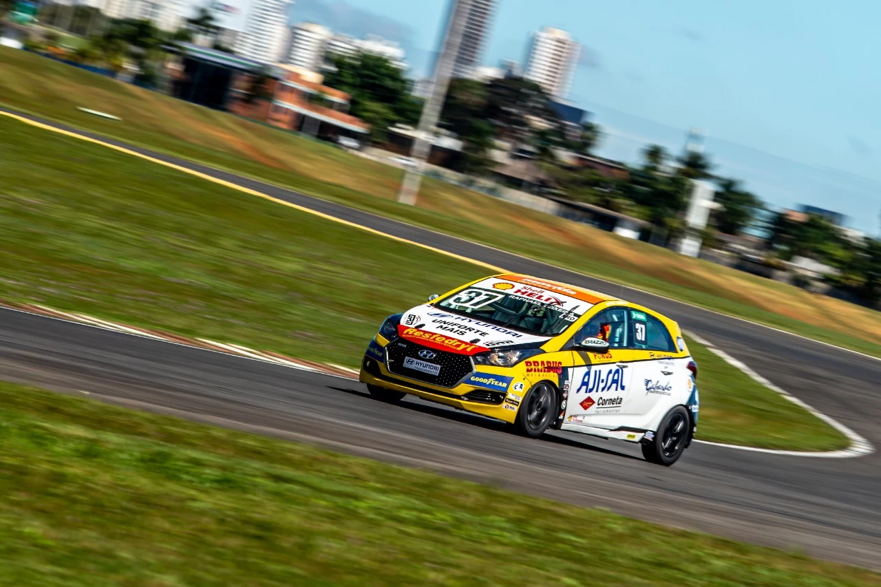 COPA HB20 - BRABUS COLOCA 3 CARROS NA PRIMEIRA FILA