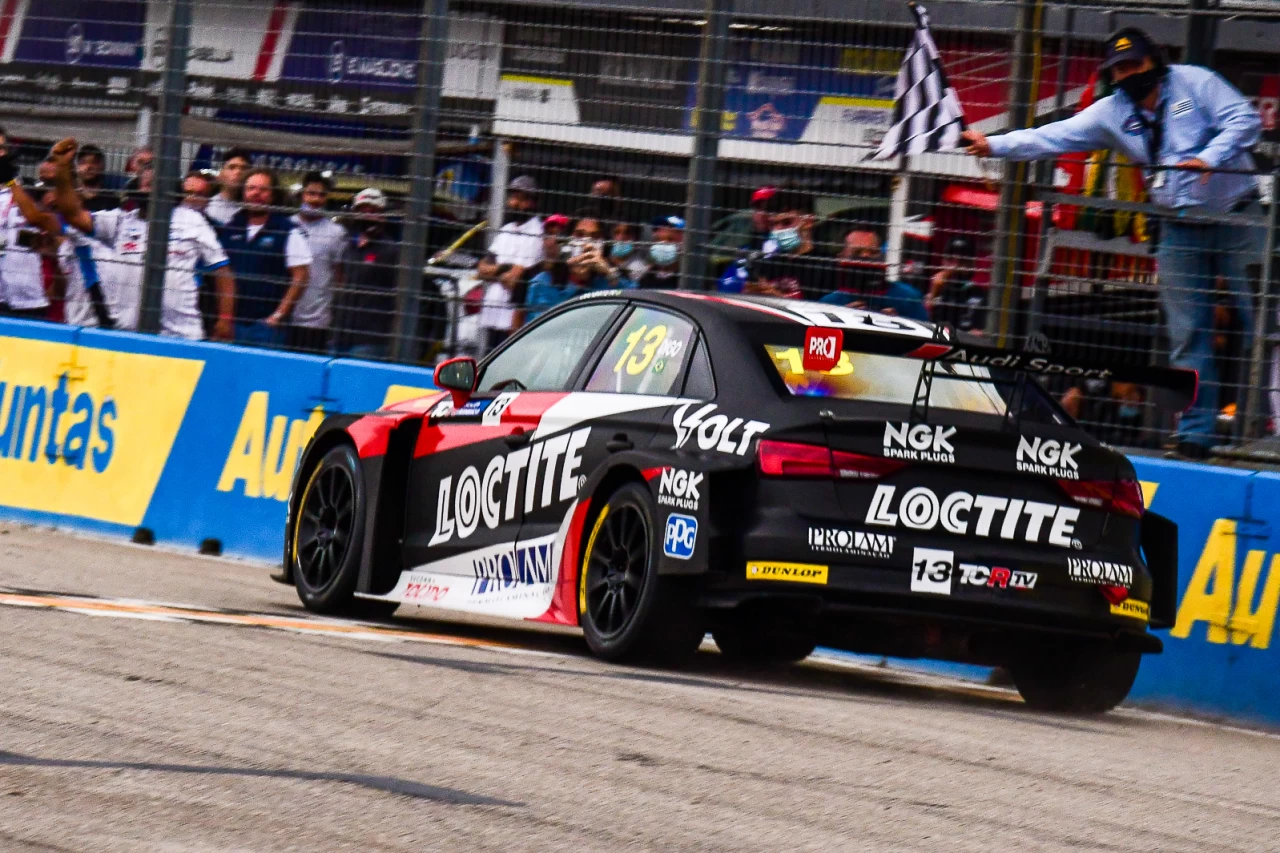 Rodrigo Baptista vence novamente em El Pinar e assume a liderança do TCR South America