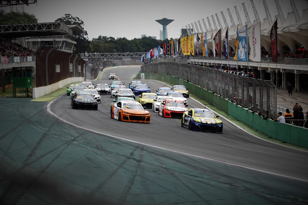 GT Sprint Race - Thiago Camilo conquista a vitória da corrida final da Special Edition de Interlagos