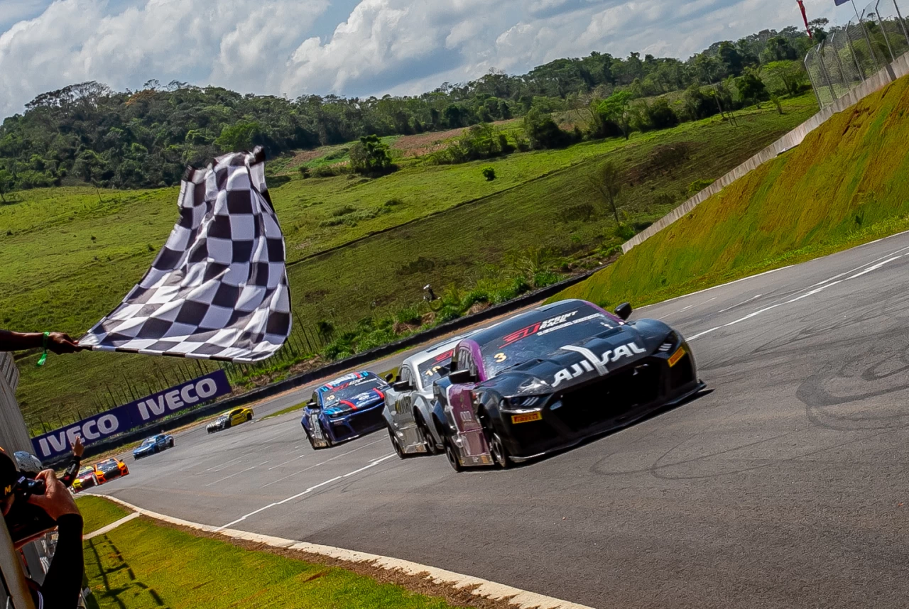 GT Sprint Race: Thiago Camilo vence em Potenza e é campeão do Special Edition na PRO