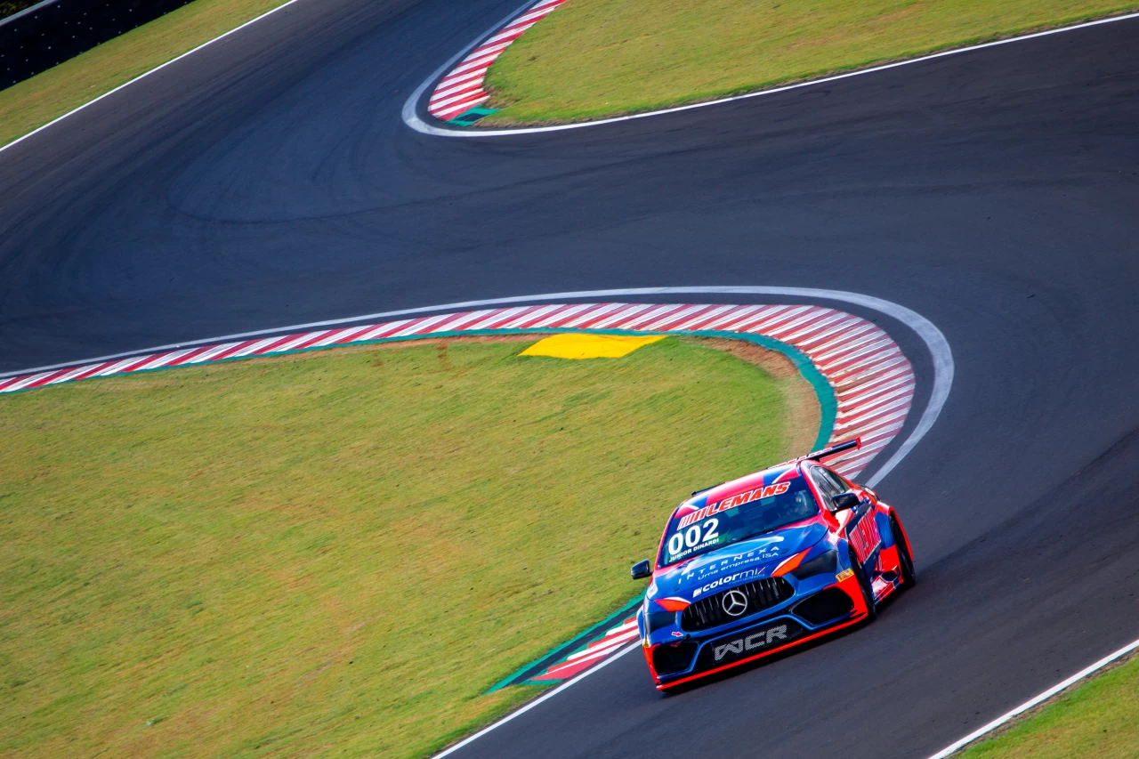 Mercedes Challenge: Junior Dinardi faz estreia com jornada dupla