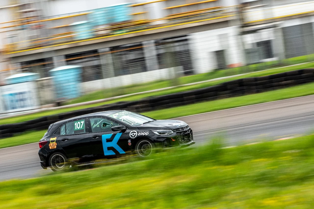 Turismo Nacional: Ernani Kuhn crava poles no Velopark e acirra briga pela liderança